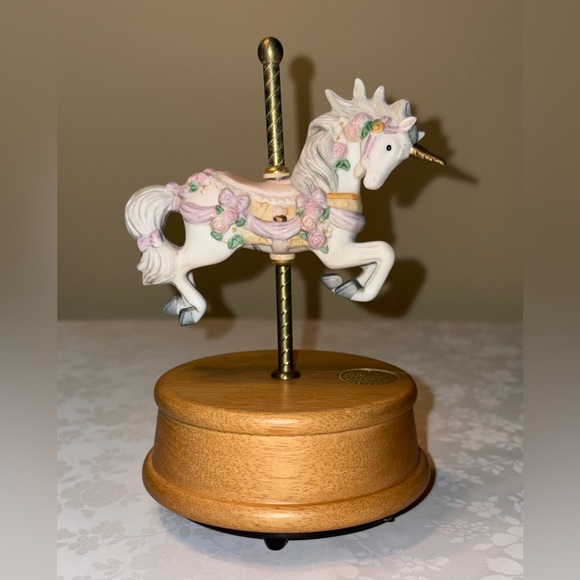 EUC/GUC Ceramic Carousel Unicorn, Musical, Wood Wind-Up Turntable, Vintage - Picture 3 of 10